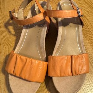 NWOT Vionic Wedge Sandals Size 9